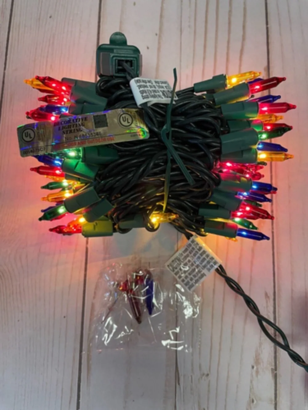 Christmas Lights Multi Color Brights Green Cord 100 Mini Light String 20.6ft NEW